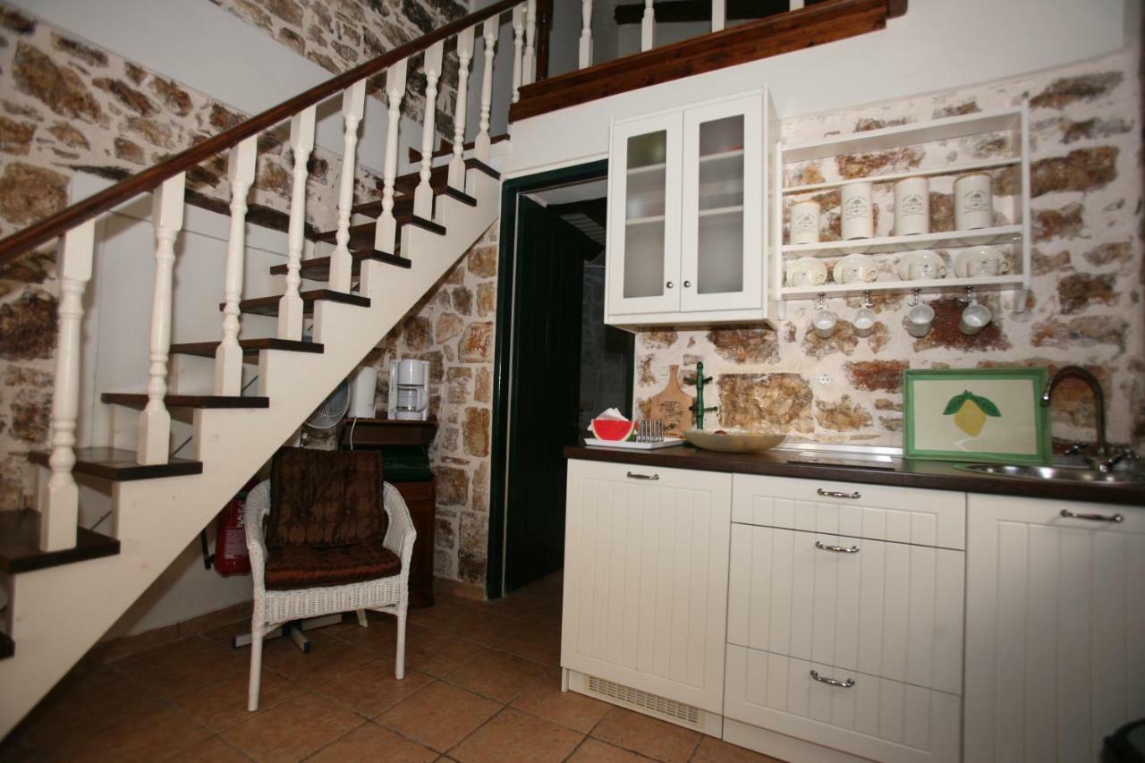 Christina'S Stone Cottage Kassiopi Extérieur photo