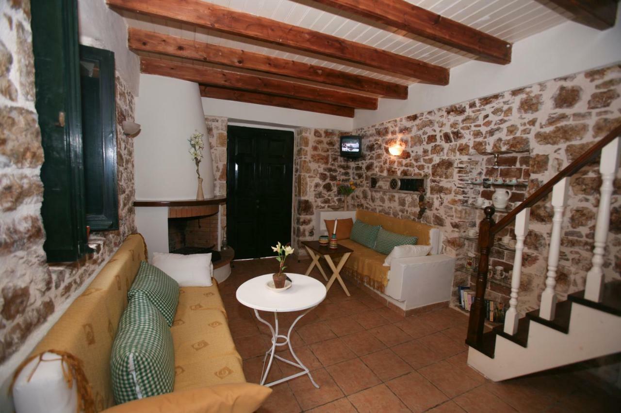 Christina'S Stone Cottage Kassiopi Extérieur photo