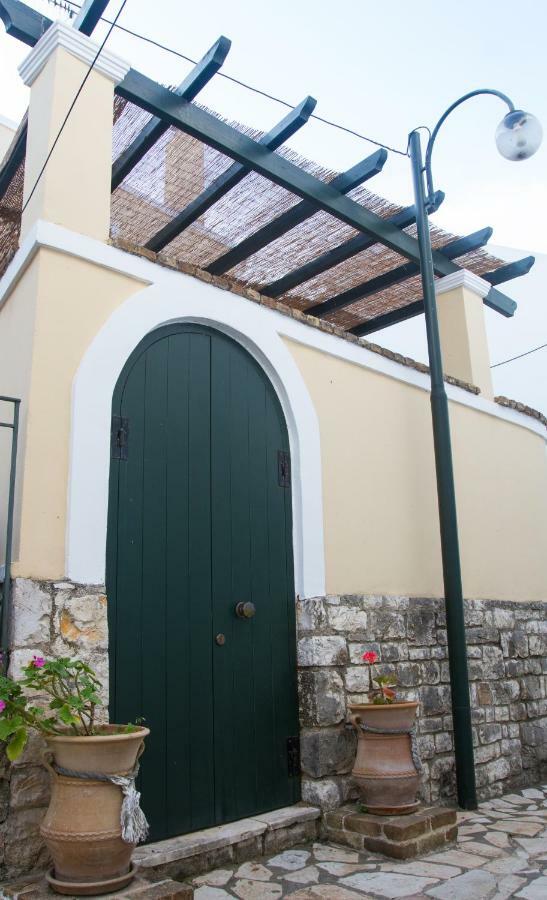 Christina'S Stone Cottage Kassiopi Extérieur photo