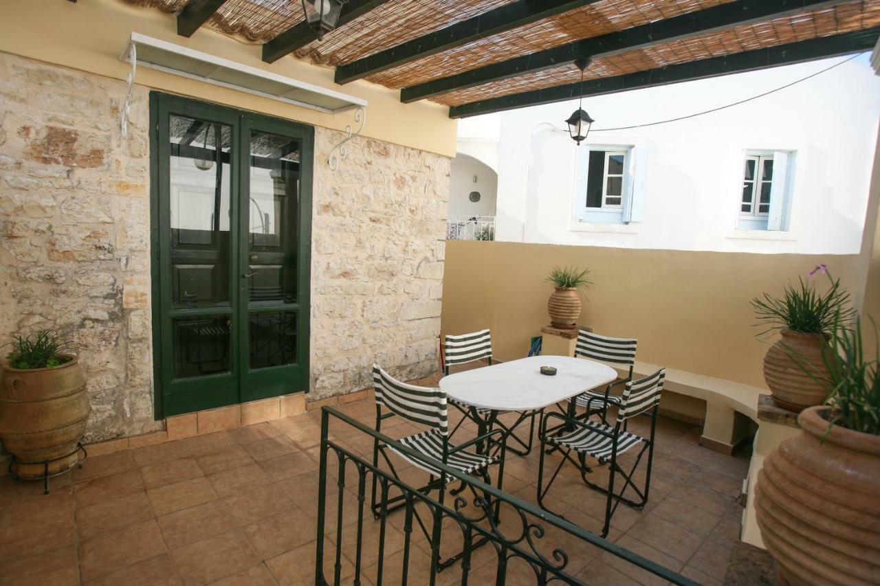 Christina'S Stone Cottage Kassiopi Extérieur photo